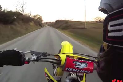 Video: Dirt Bike Rider Gets Seen By Police Doing Wheelies, Leads An Angry Cop On A 10 Minute Chase And Keeps Doing Wheelies!