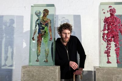 Video: Through The Looking Glass Of Dustin Yellin's Art