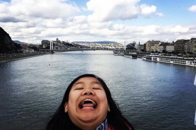 Video: Tourists That Stick Out Like A Sore Thumb