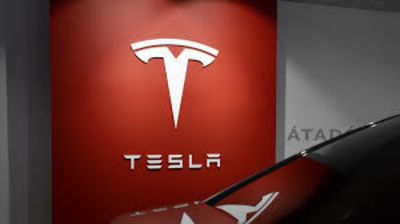 Major Tesla Investor Sells $585,000,000 Of His Shares